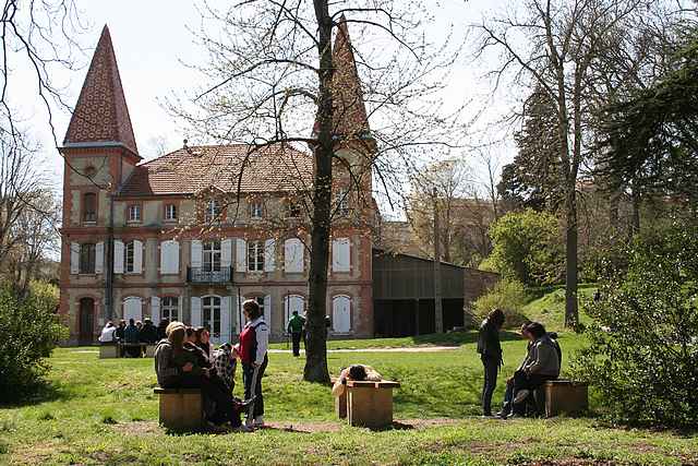 Moment de détente des élèves au Château de Donneville